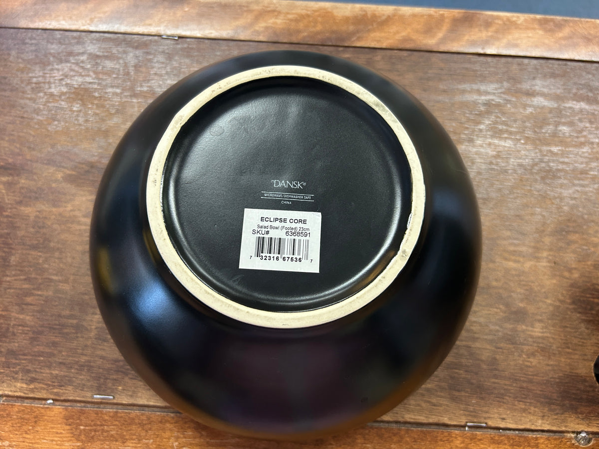 Black bowl underside with white ring and product label