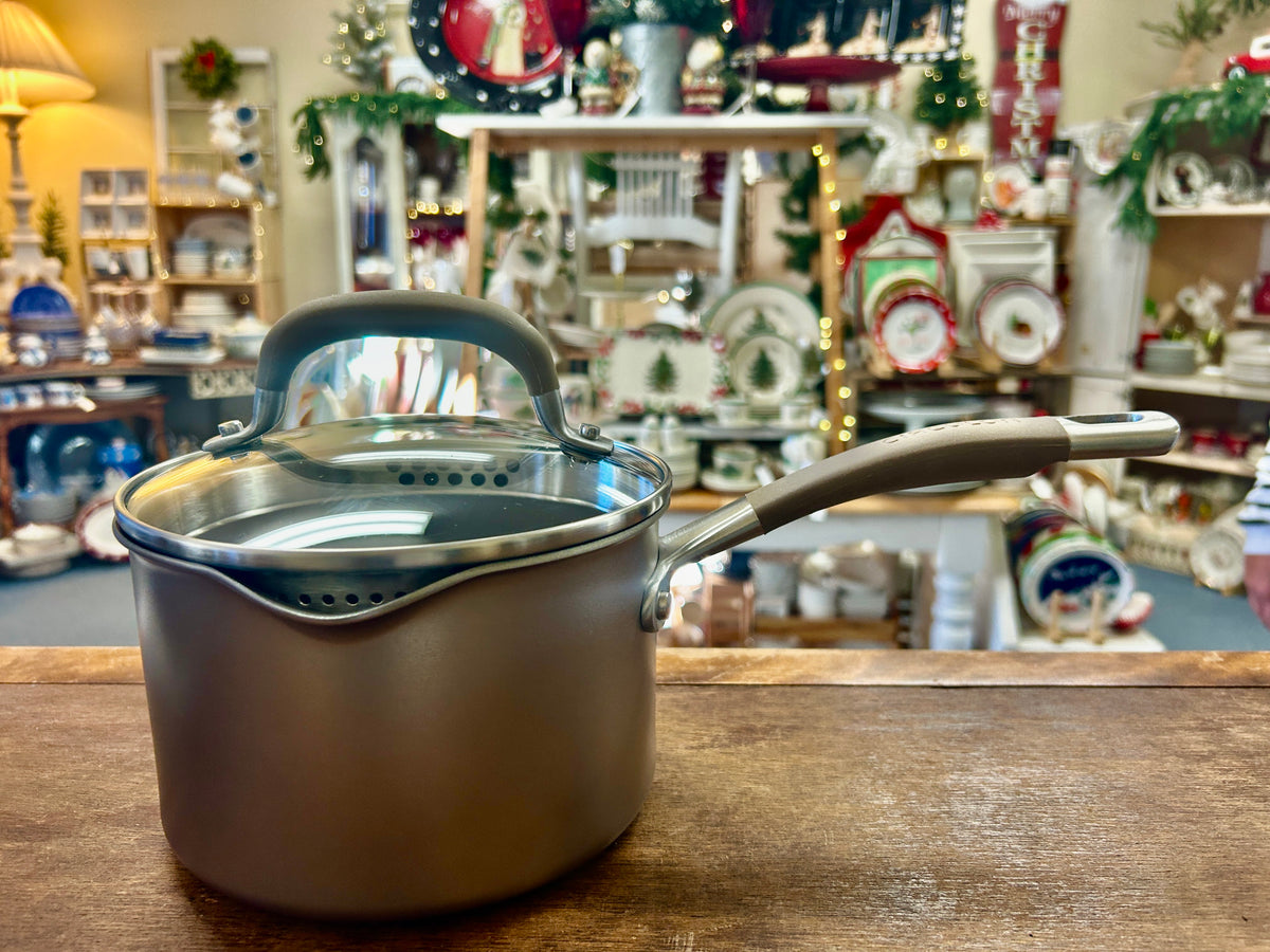 Circulon champagne 2 qt sauce pan with lid, stainless interior