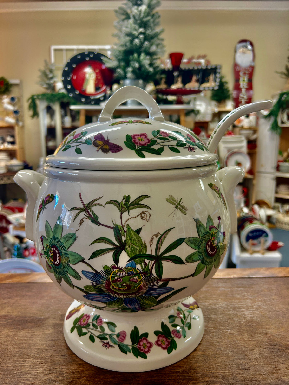 Botanic Garden ceramic tureen with lid, floral pattern and side handles