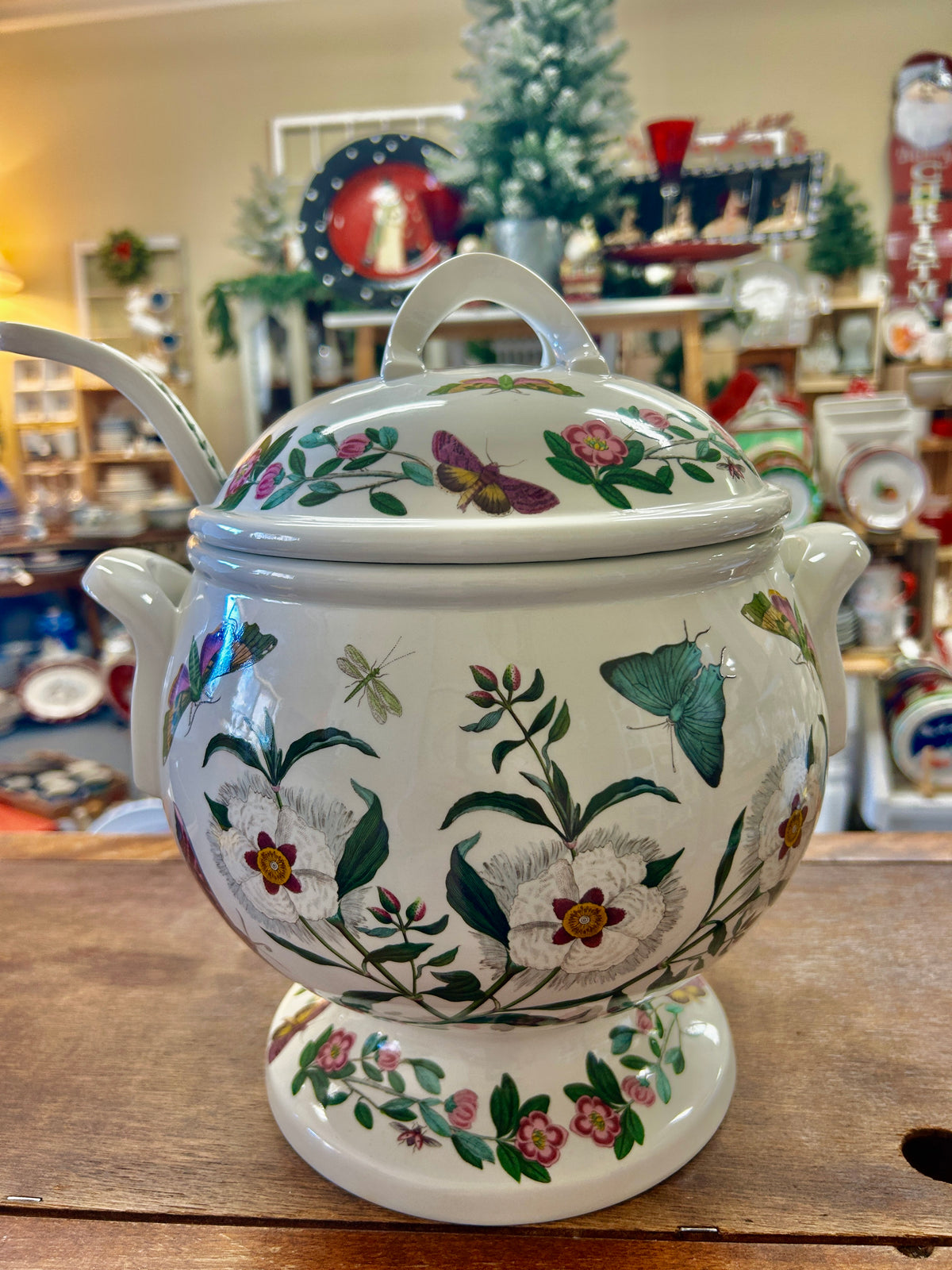 Botanic Garden ceramic tureen with lid and floral leaves, raised on pedestal base