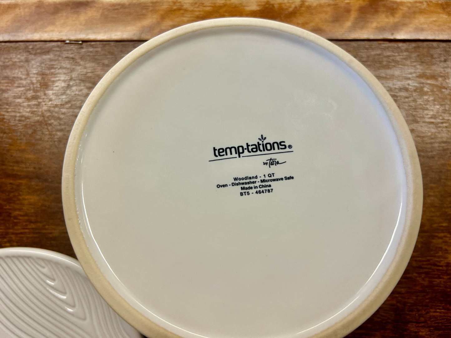 White Temptations Woodland 1 QT Covered Baker, 1 QT