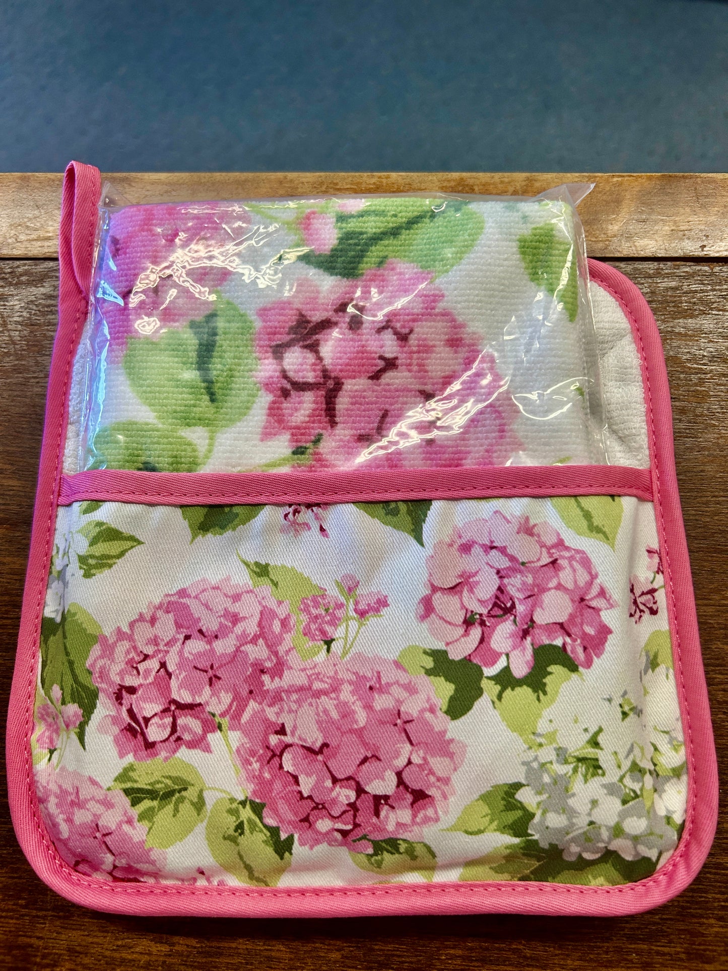 Pink & Green Temptations NEW Hydrangea Mitt & Towel