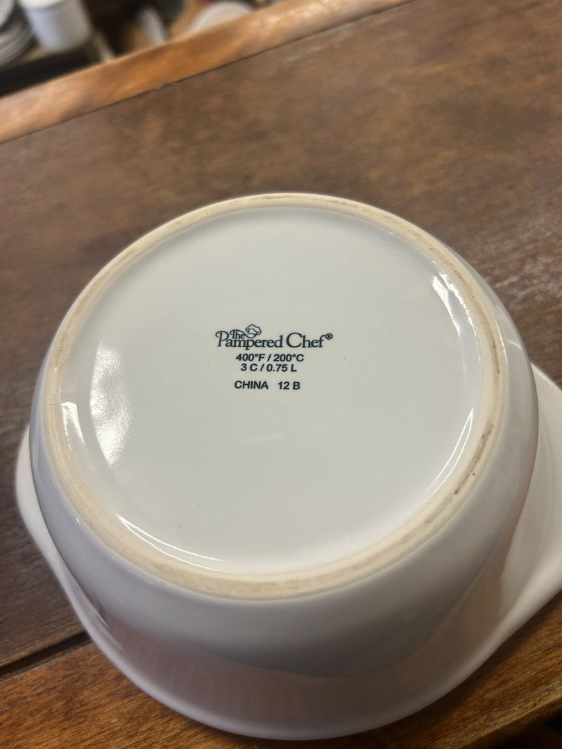 Pampered Chef White Cocotte .75L