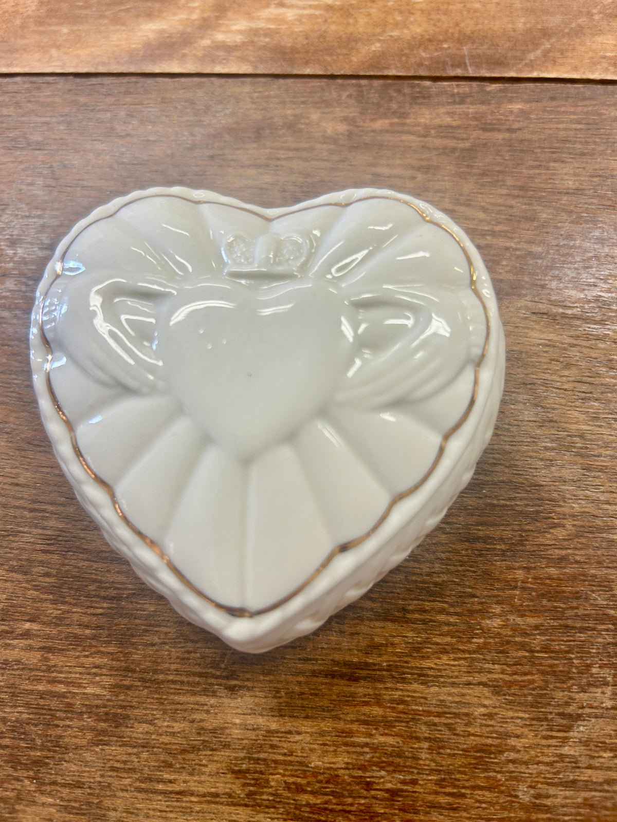 Heart-shaped ceramic plate with embossed claddagh design, glazed white