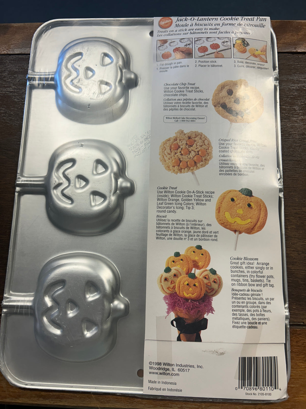 Silver Wilton NEW Pumpkin Treat Pan, 14"