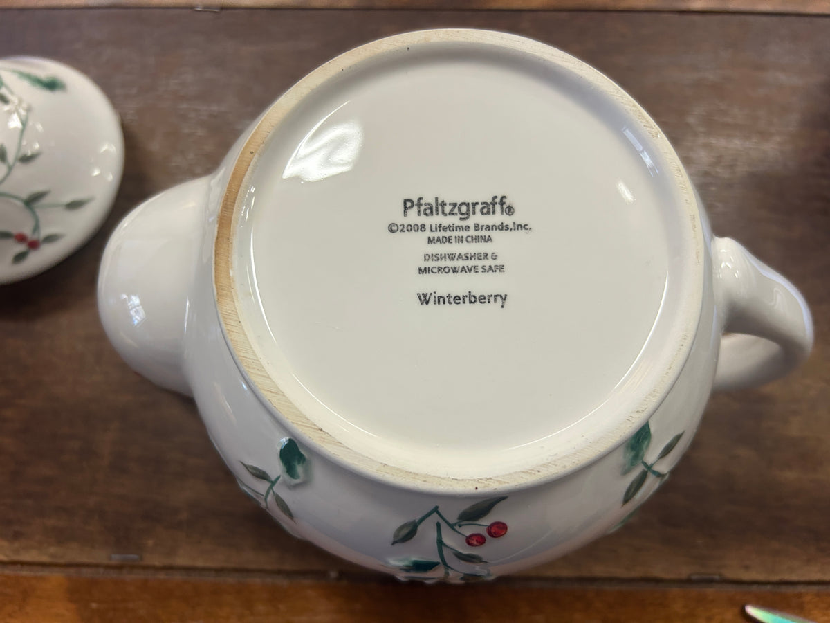 Red Green White Pfaltzgraff Winterberry Tea Pot, 8"