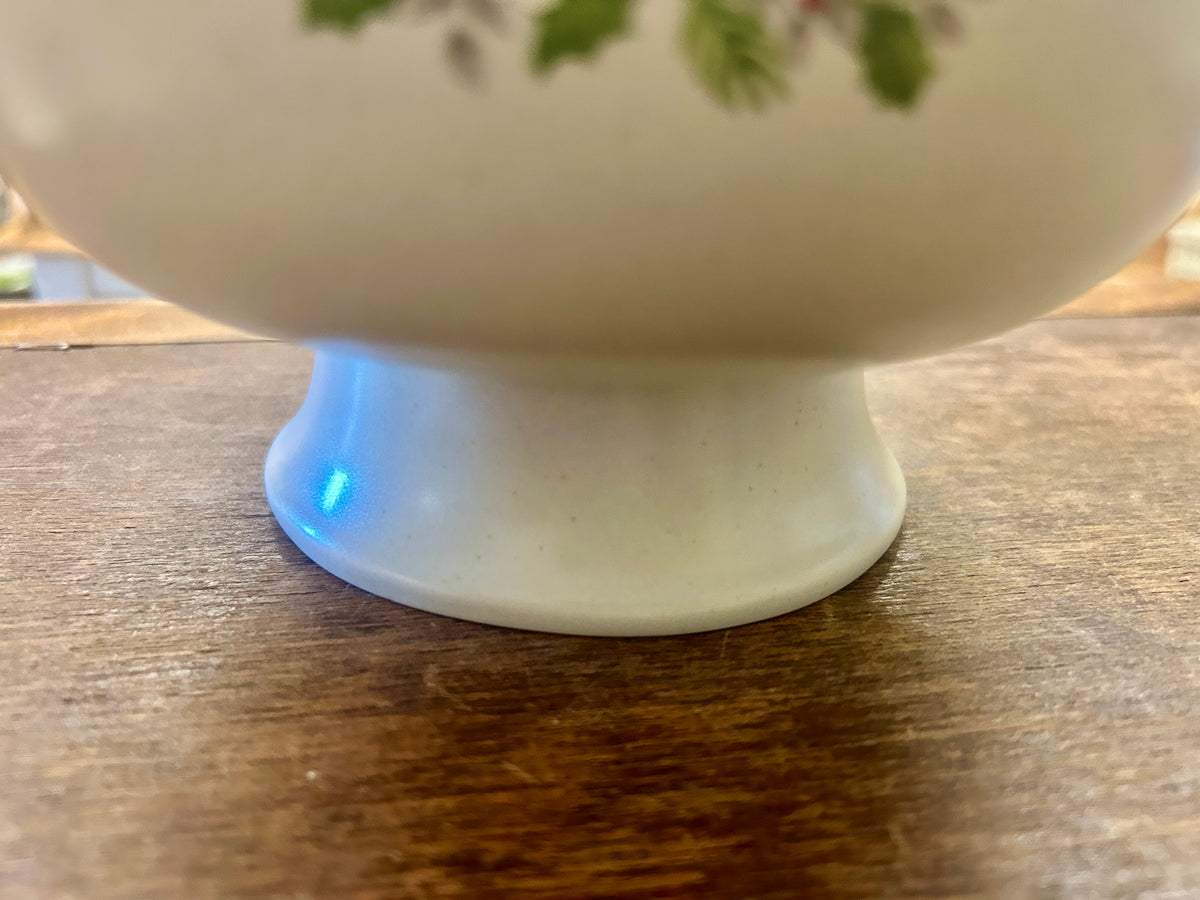 Cream pedestal bowl base and side profile with wreath decoration