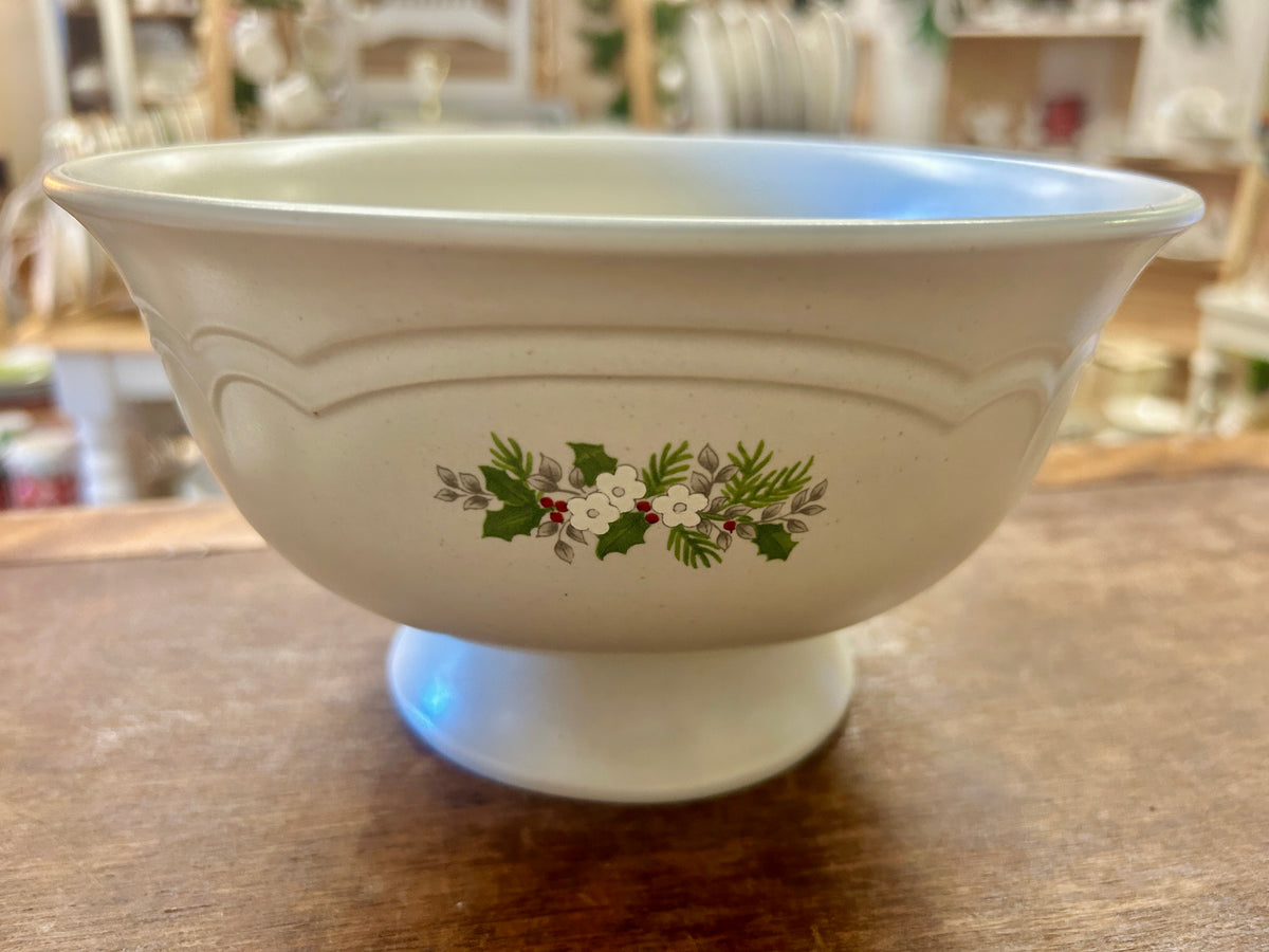 Cream pedestal bowl with Christmas wreath and embossed rim detail