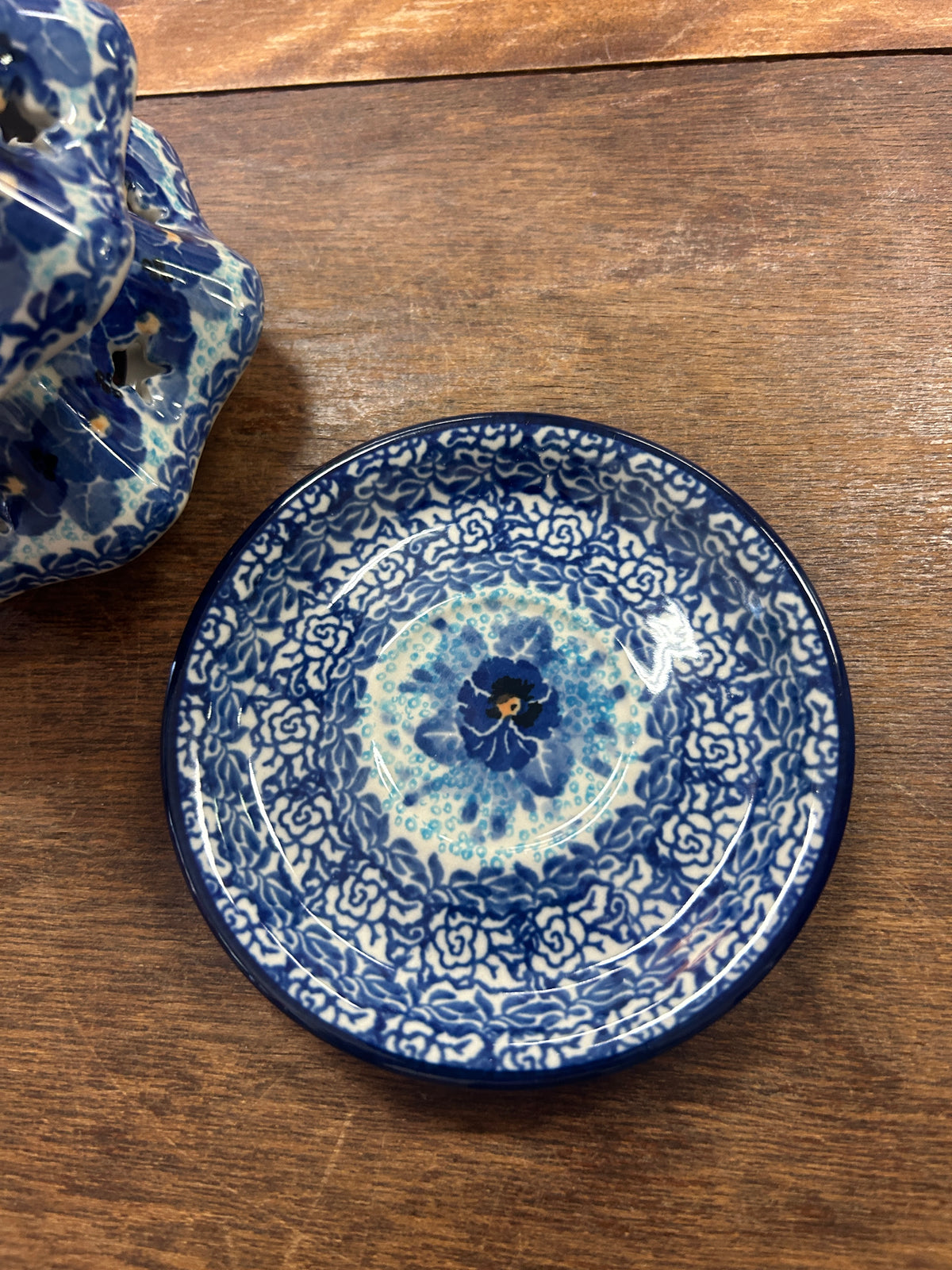 Blue patterned ceramic plate with central starburst motif for luminary base