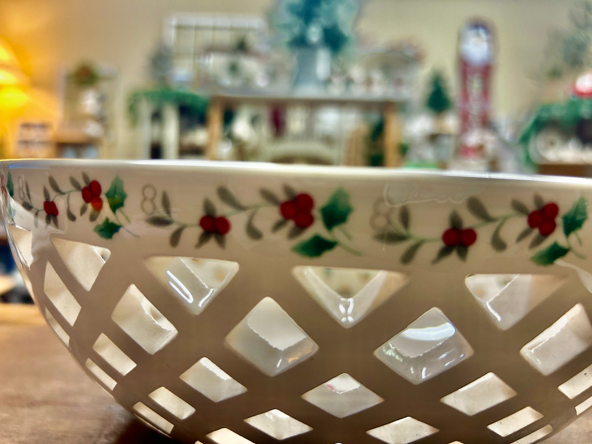 Red Green White Pfaltzgraff Winterberry Lattice Bowl, 10"