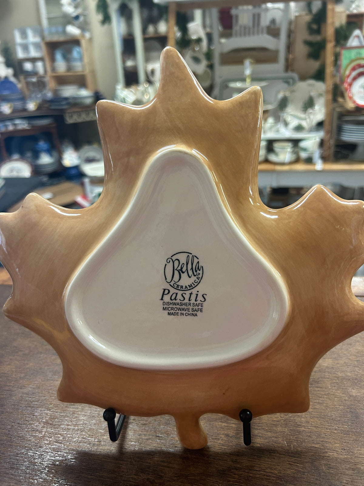 Bella Pastis ceramic leaf plate, white inner bowl on brown leaf base