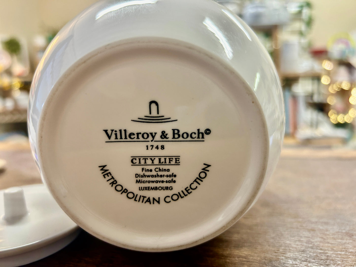 White Villeroy & Boch City Life Tea Pot Luxembourg, 4 1/2"