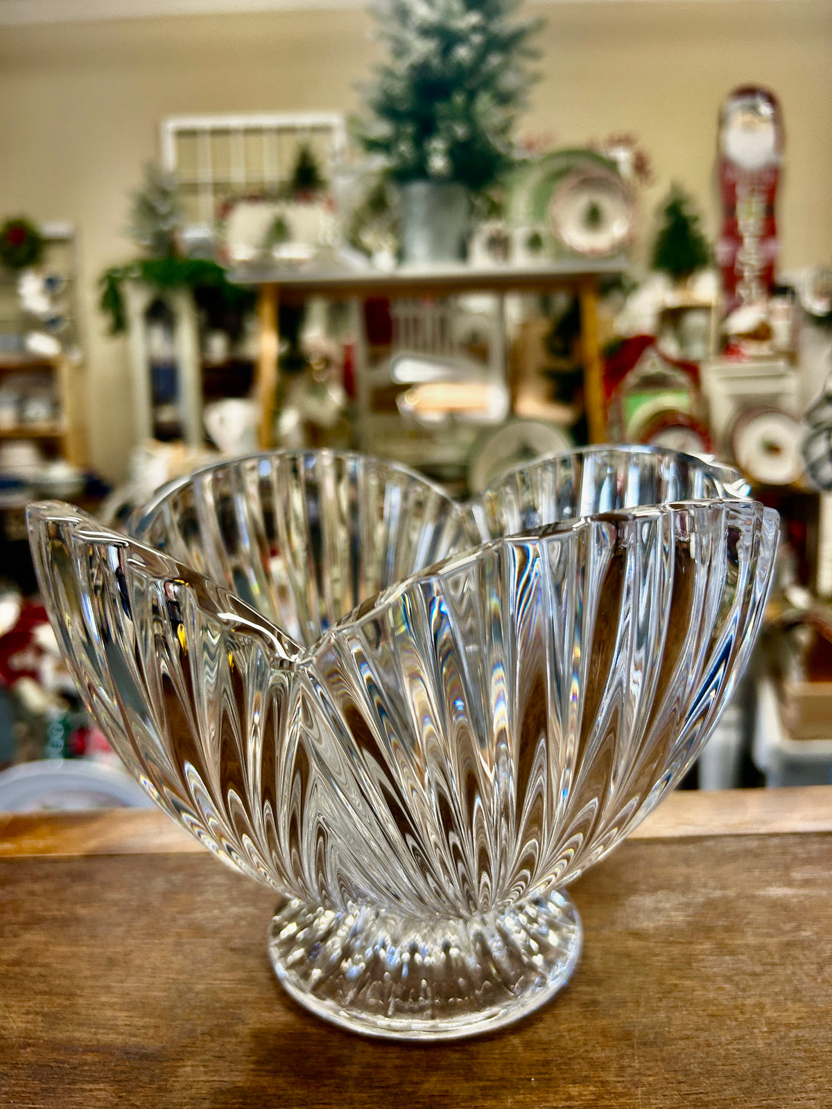 Clear crystal shell bowl with fluted ridges, 8-inch size
