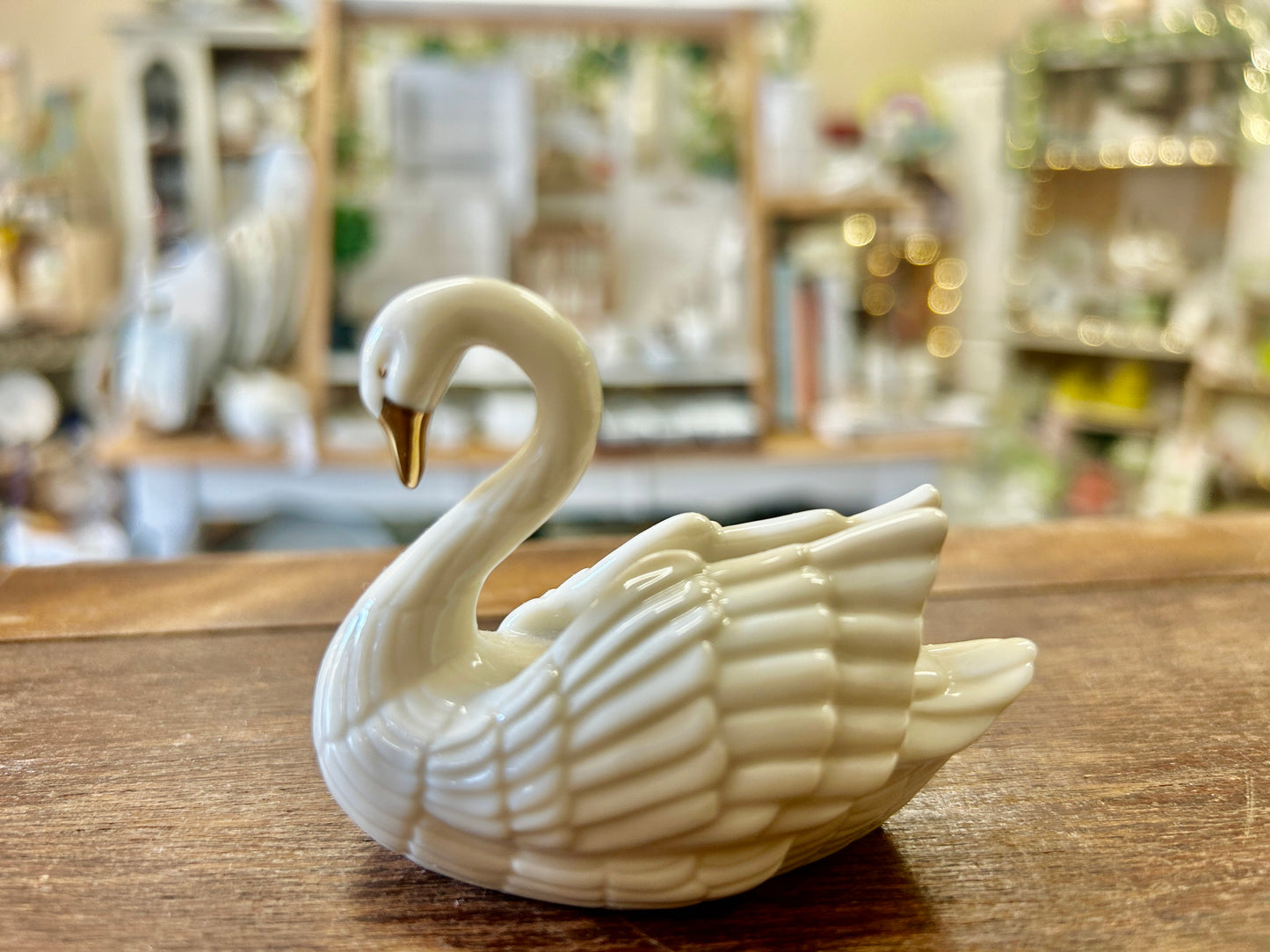 Cream Lenox Swan 24k Cake Topper Place Card, 3"