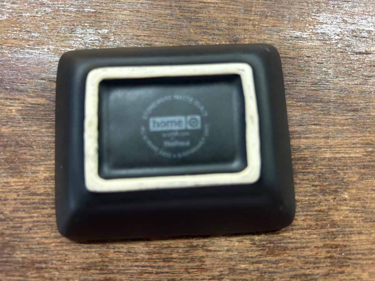 Black rectangular bowl underside with 'home' logo label.