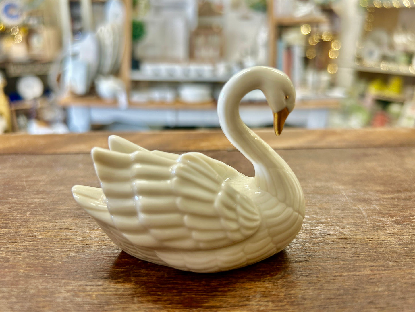 Cream Lenox Swan 24k Cake Topper Place Card, 3"