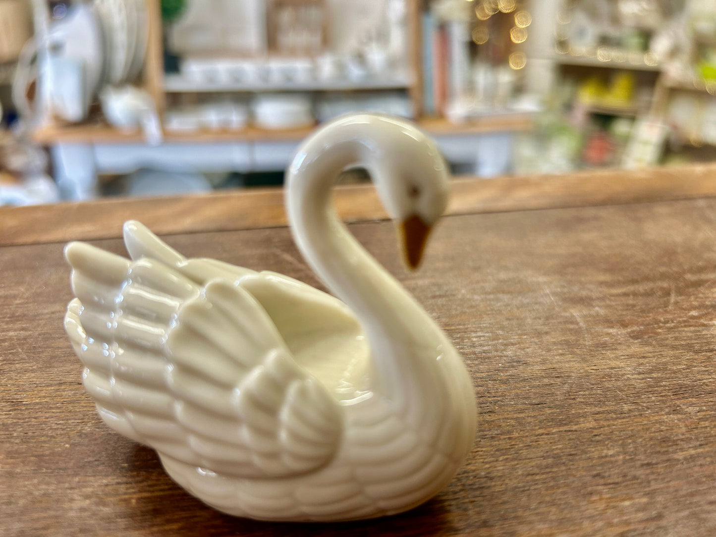 Cream Lenox Swan 24k Cake Topper Place Card, 3"