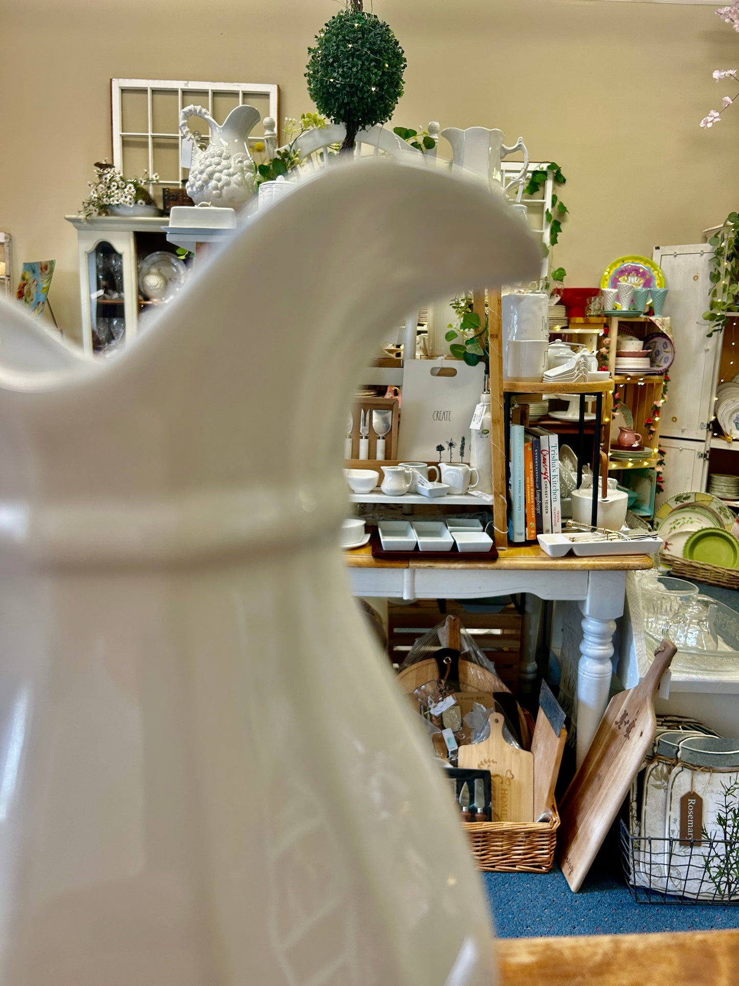 White Pfaltzgraff Vintage Heritage Pitcher, 10"