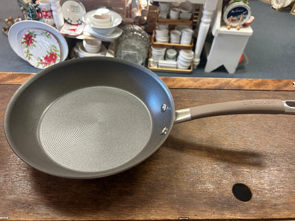 10-inch Circulon skillet with gray nonstick interior and long handle, side view