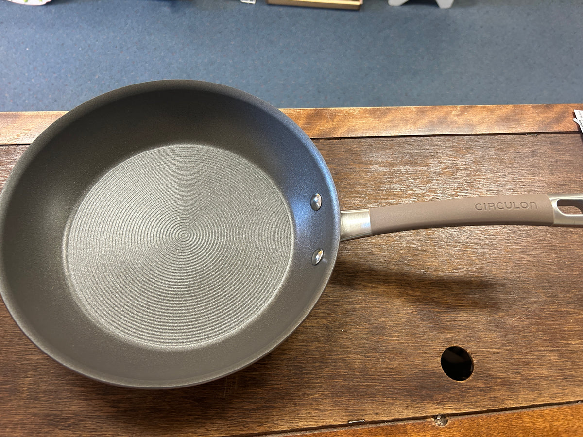 10-inch Circulon skillet, round nonstick cooking surface and long handle
