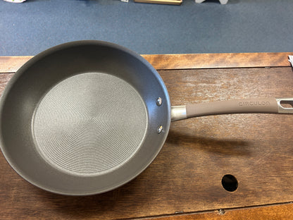 10-inch Circulon skillet, round nonstick cooking surface and long handle