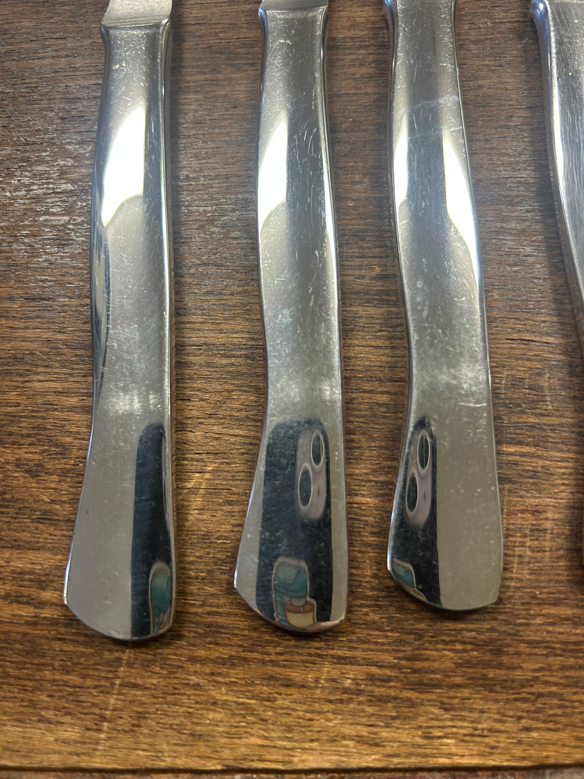 Stainless steak knife set, serrated blades and riveted handles