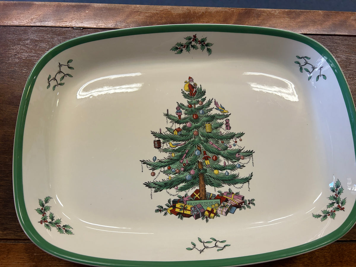 Spode Christmas tree baking dish with green rim and festive tree illustration