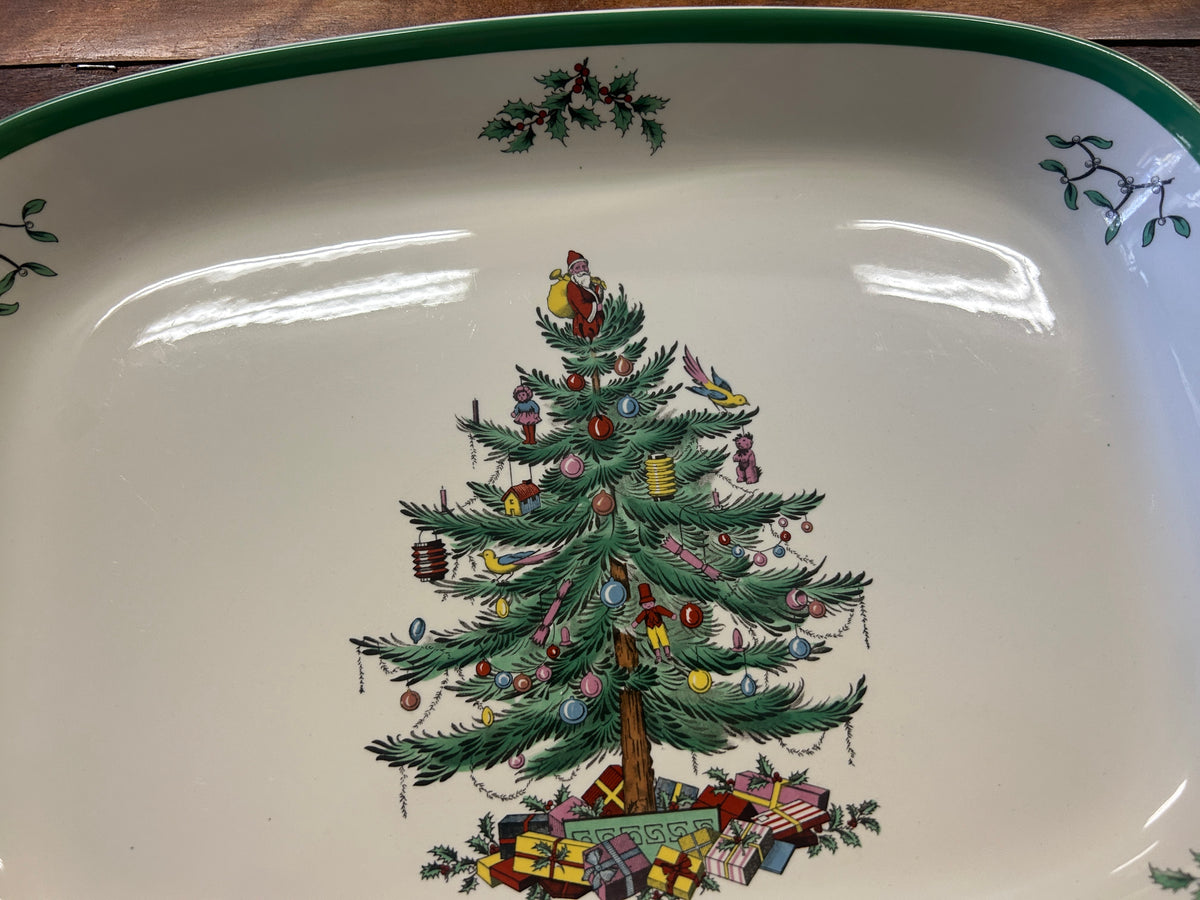 Spode Christmas tree baking dish, green rim, full tree and gift illustration