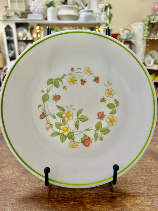 Red Green White Corelle Strawberry Sundae Plate, 8 1/2"