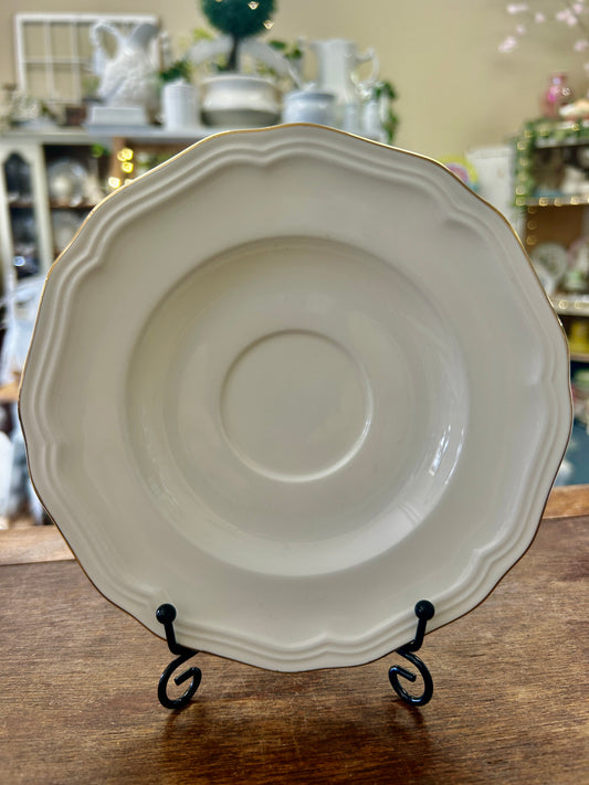 White Mikasa Antique Gold Plate, 6 1/2"