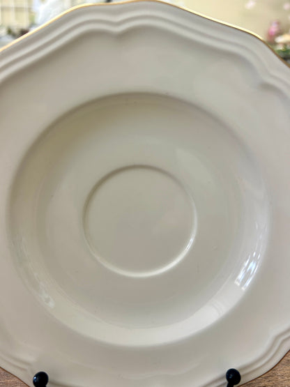 White Mikasa Antique Gold Plate, 6 1/2"