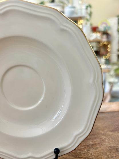 White Mikasa Antique Gold Plate, 6 1/2"