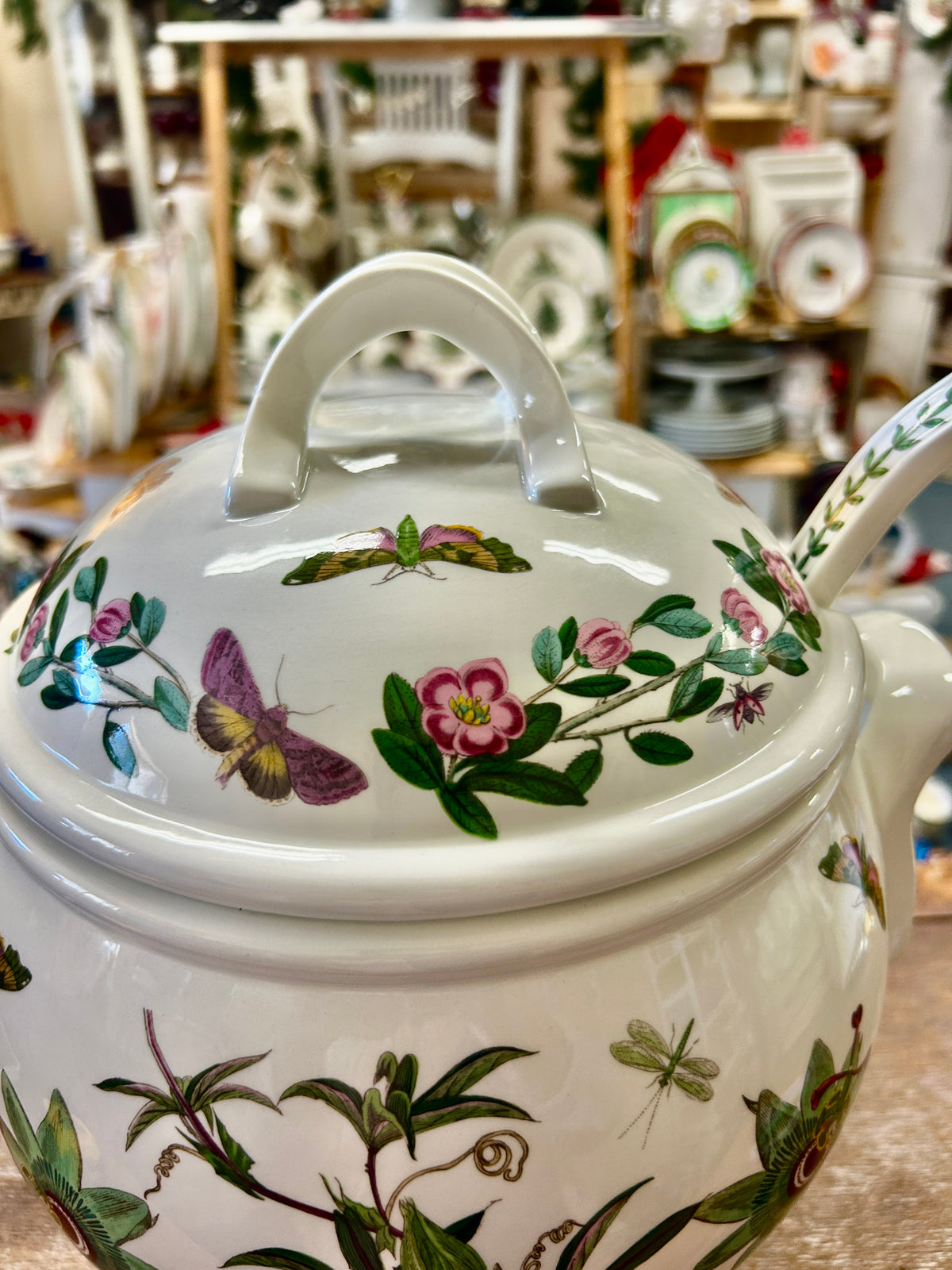 Botanic Garden ceramic tureen lid with handle and multi-botanical floral scenes