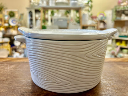 White Temptations Woodland 1 QT Covered Baker, 1 QT