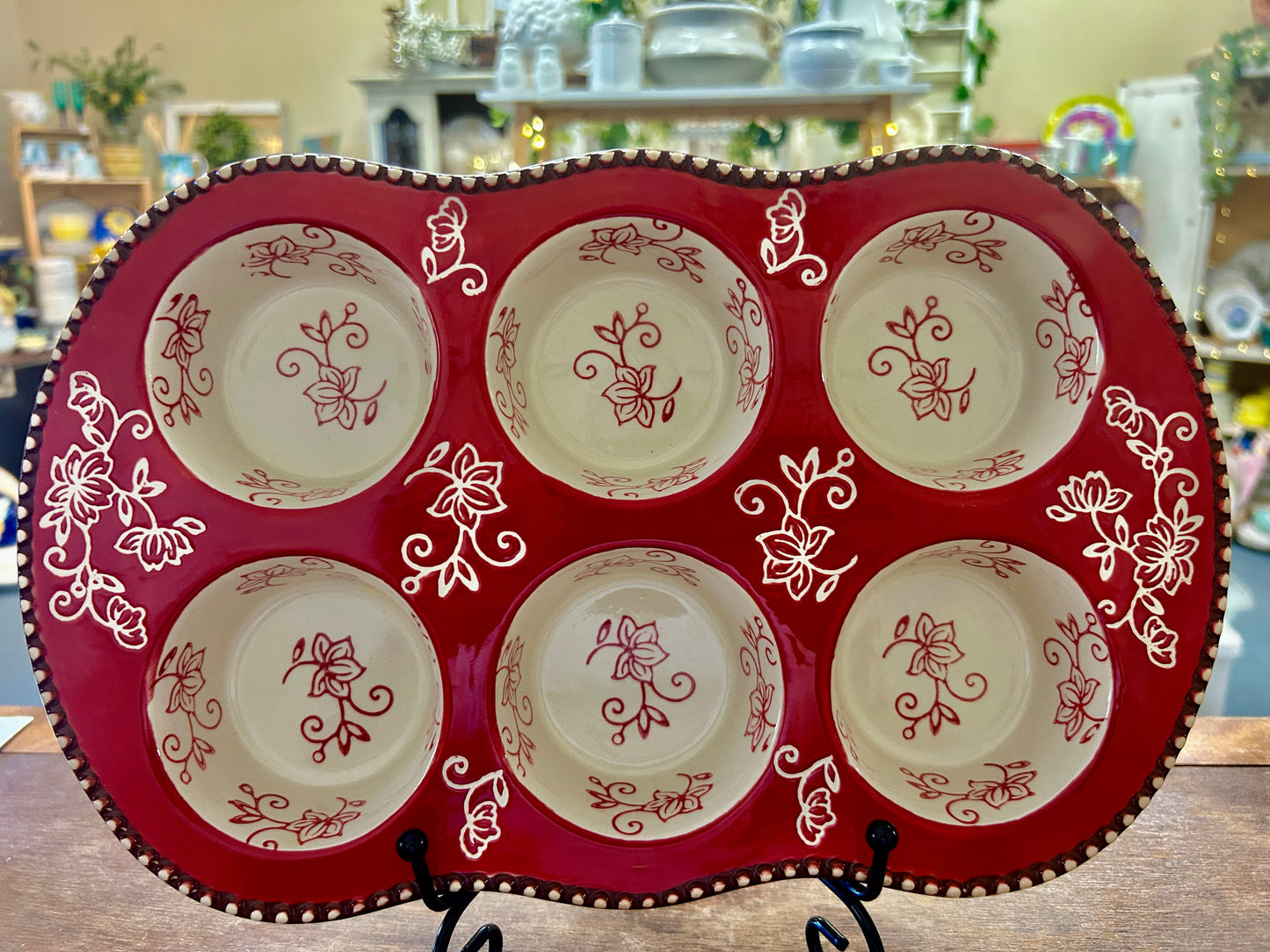 Red Temptations Floral Lace Muffin Pan, 12 1/2"