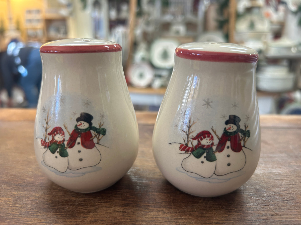 Red Green White Royal Seasons Snowman S & P, 3 1/4"