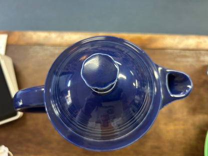 Top view of coffee pot lid with concentric ridges and central knob
