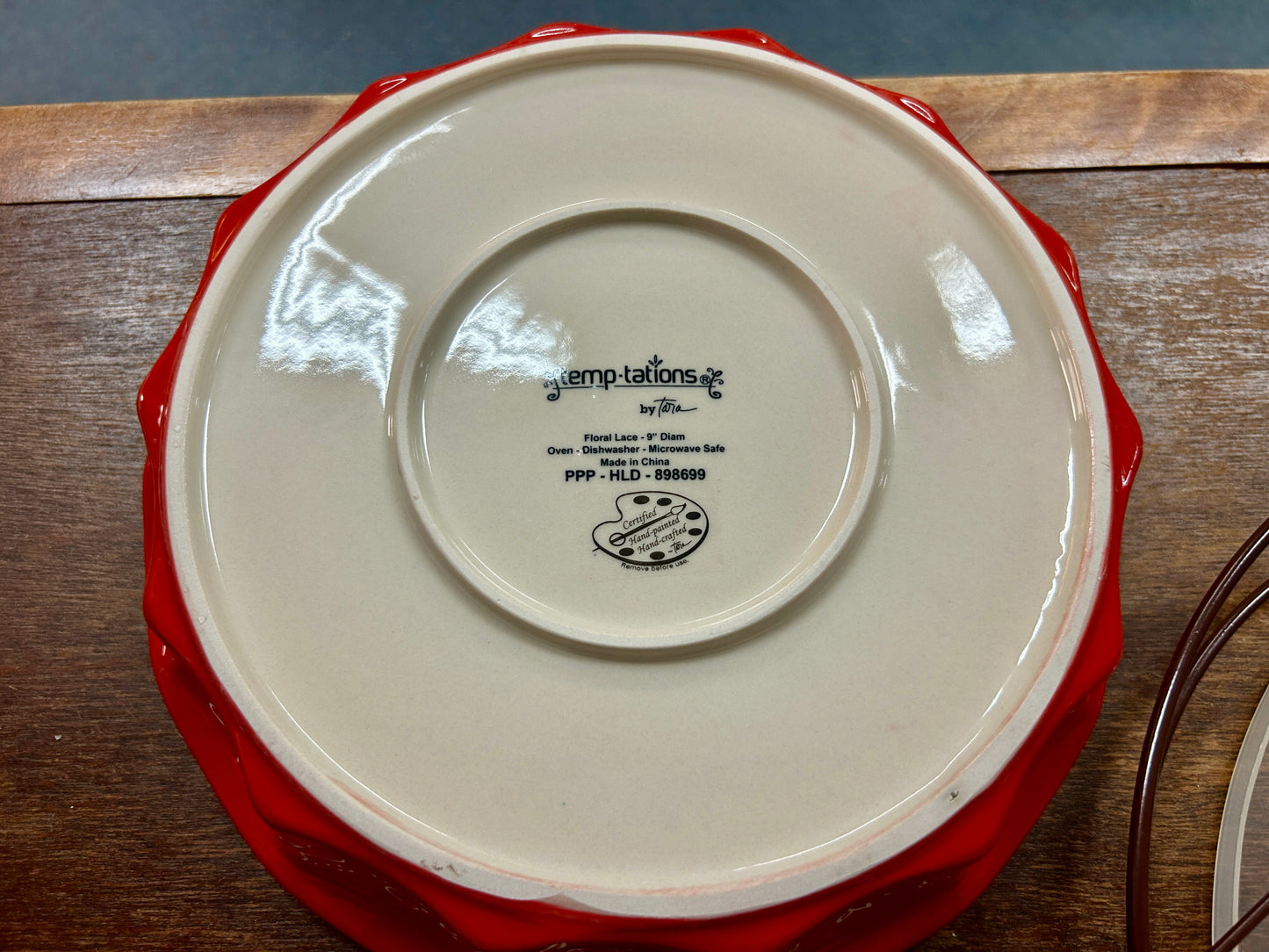 Red Temptations Baker, Lid, Rack, Bag, 9"