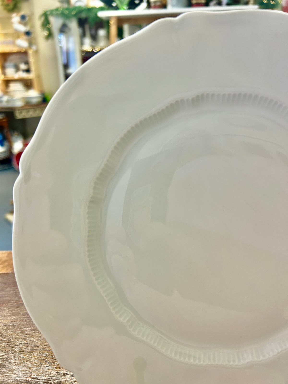 Haviland Star Limoges white plate, close view of scalloped rim and ridged inner border