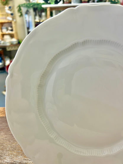 Haviland Star Limoges white plate, close view of scalloped rim and ridged inner border