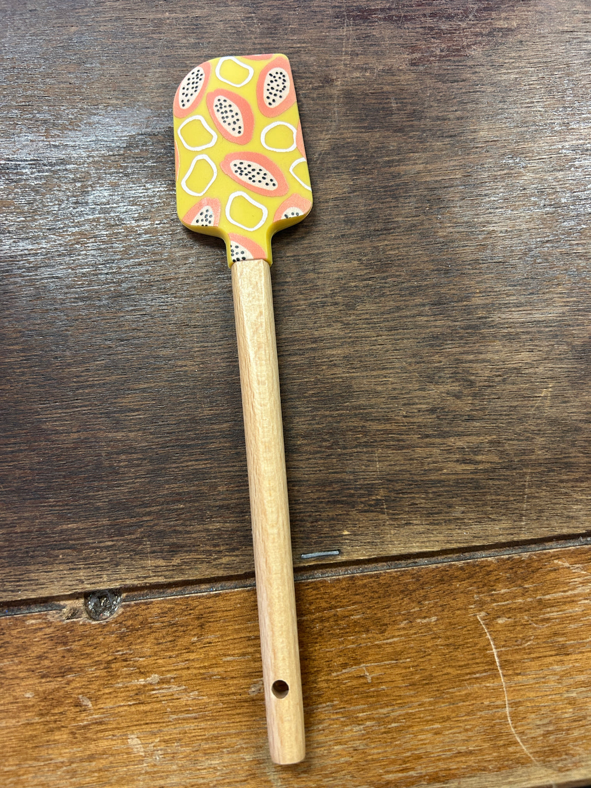 9-inch multicolor papaya-patterned scraper with a wooden handle