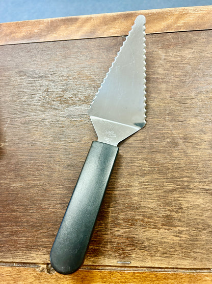 Black Pampered Chef Pie Server, 10 1/2"