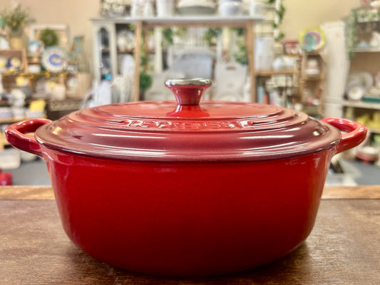 Red Le Creuset Oval Cocotte 2.75 QT, 2.75 QT