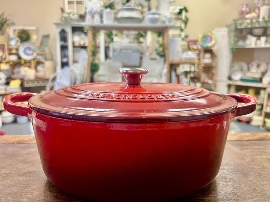 Red Le Creuset Oval Cocotte 3.5 QT, 3.5 QT