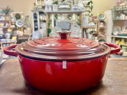 red Le Creuset 9 QT Red Dutch Oven, 9 QT