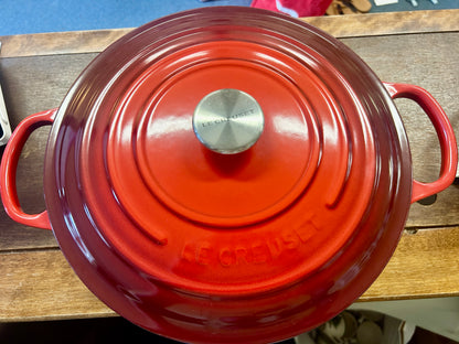 red Le Creuset 9 QT Red Dutch Oven, 9 QT