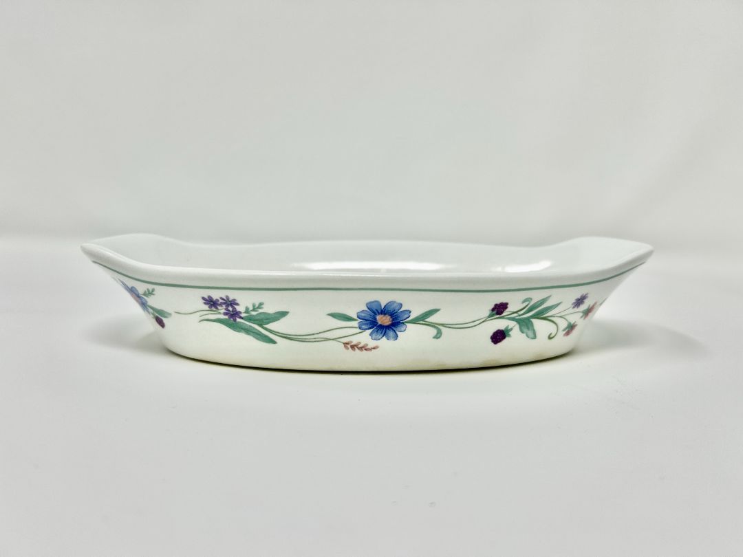 White Oneida Ava Collection Flowers Oval Baker, 7 3/4" x 4 1/2" x 1 1/4"