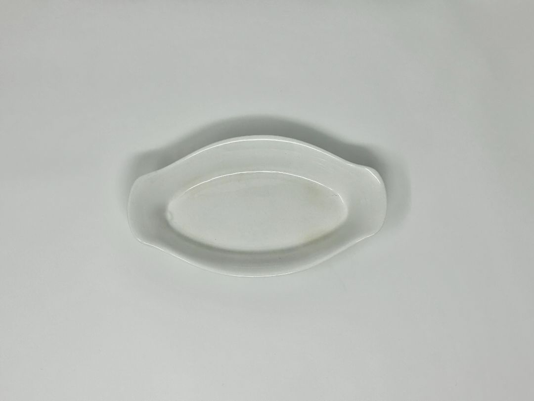 White Oneida Ava Collection Flowers Oval Baker, 7 3/4" x 4 1/2" x 1 1/4"