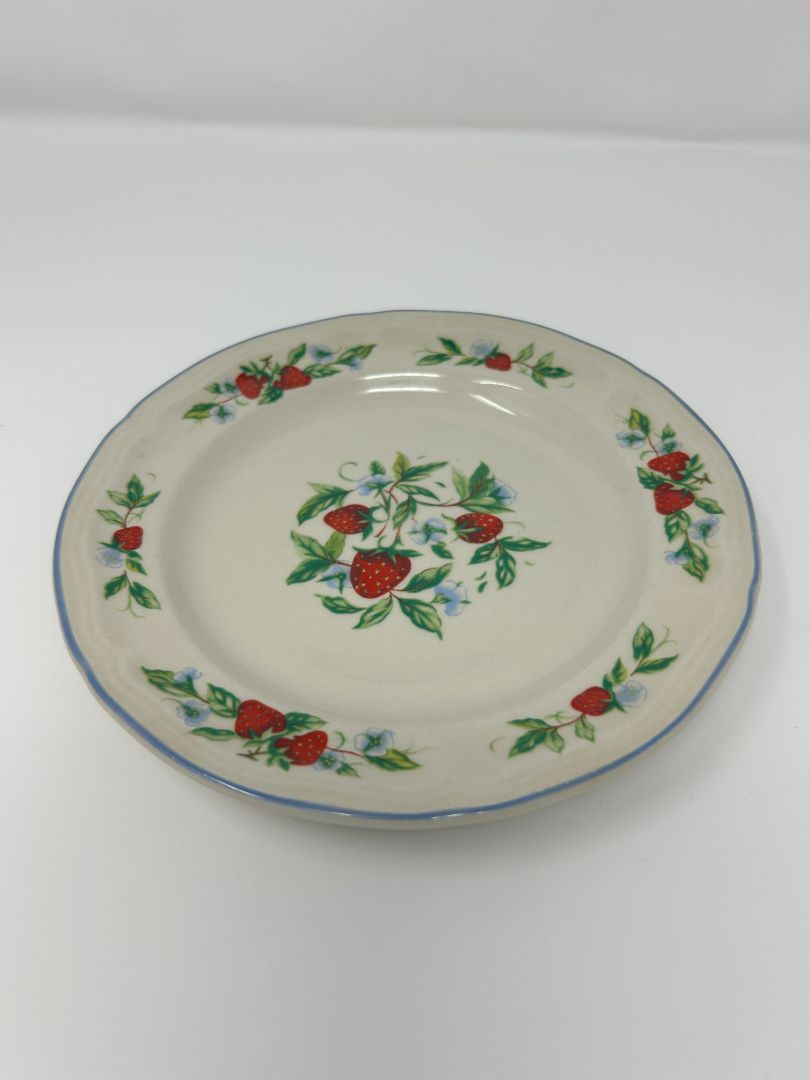 Multicolor Tabletops Unlimited Strawberry Plate, 7 1/2" across