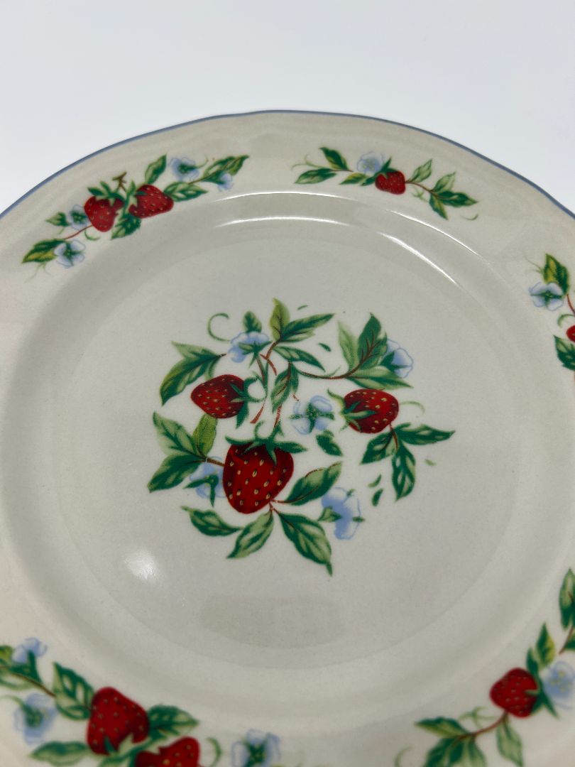 Multicolor Tabletops Unlimited Strawberry Plate, 7 1/2" across